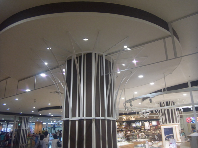 ショッピングモール柱飾り