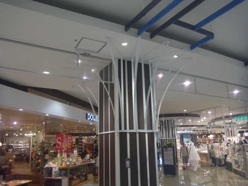 ショッピングモール柱飾り